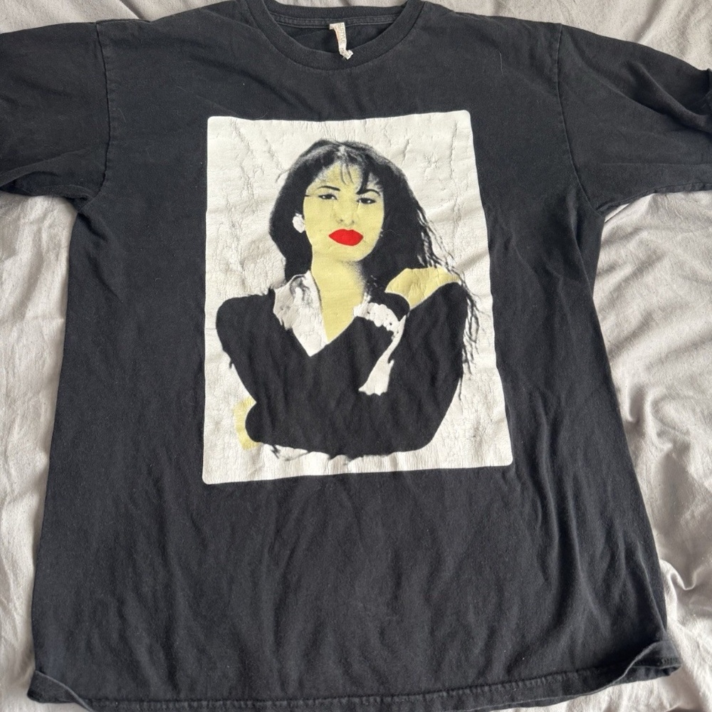 Vintage Late 90s/Y2K Selena Quintanilla Portrait T-Shirt - Alstyle - Size M